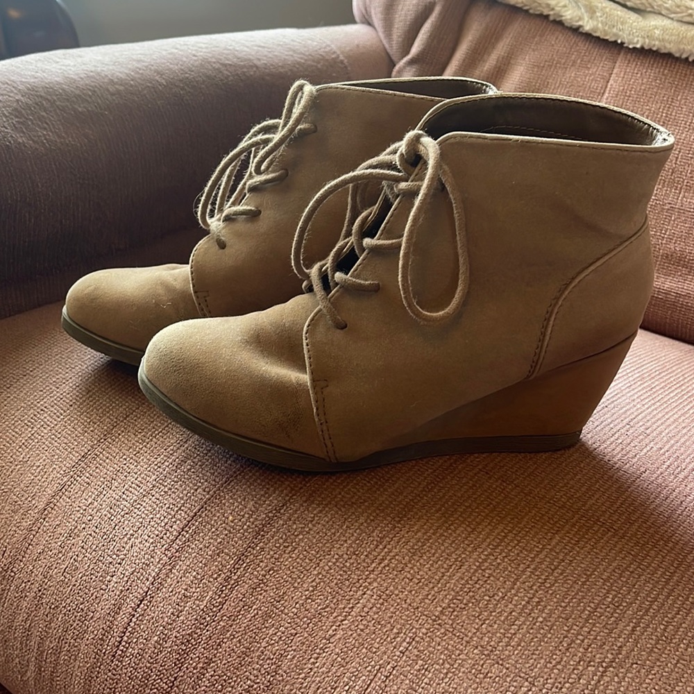 Size 7 Madden Girl tan suede wedge ankle boots.